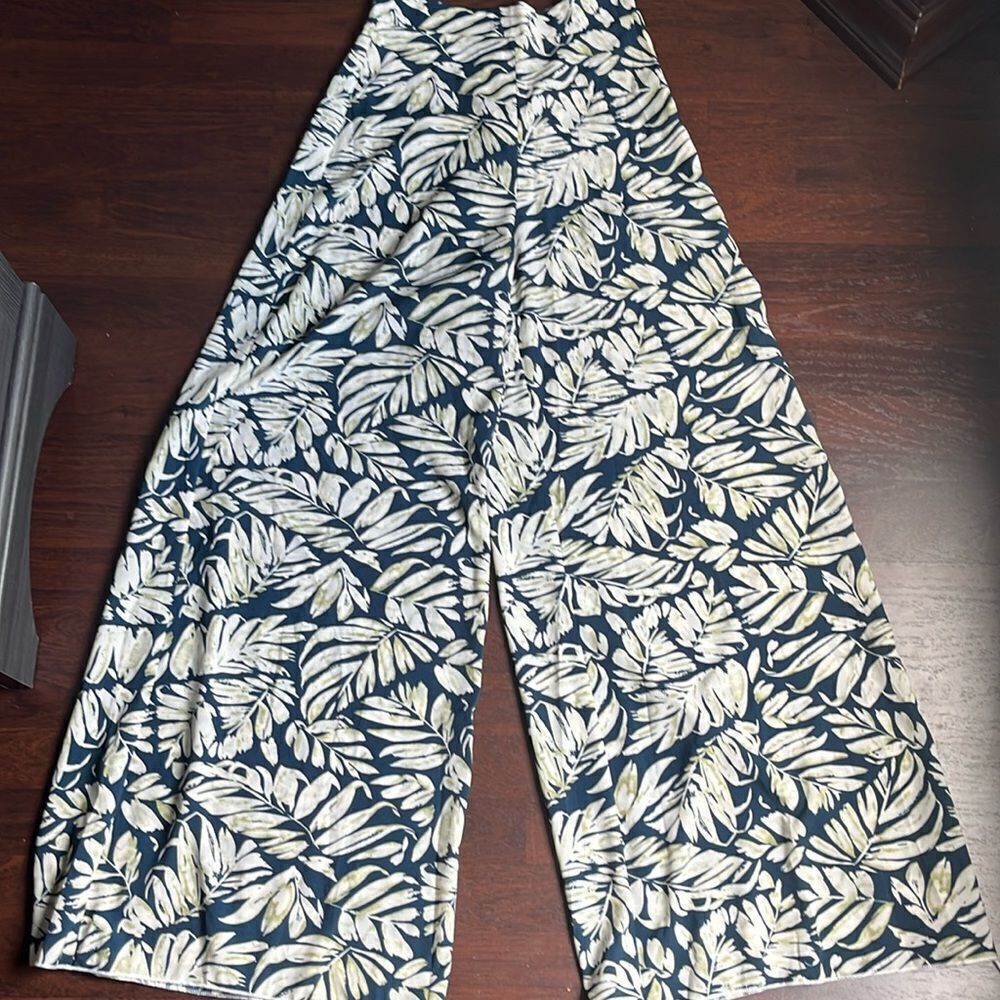 Leaf Print Wide-Leg Pants